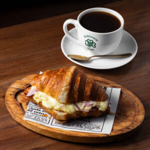 croissant jamón y queso